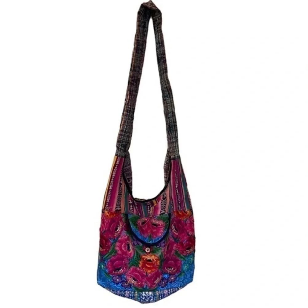 Multicolor Floral Guatemalan Artisan Handmade Crossbody With‎ Zipper